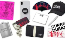 🧢 Mesh Trucker Hat with the Duran Duran logo 🎋 Bamboo Fan with band photo 🥃 Stainless Steel Hip Flask (cheers to that) 🖊 Logo Ballpoint Pen for signing autographs (even if just your own) 📱 Pop Socket, Sticky Notes, Tattoos 🎧 Travel Kit 🎸 Tin of Guitar Picks with band images, logos, and signatures 🎶 Reproduction of the signed setlist from their Dance Macabre show at Madison Square Garden Basically, it’s like a mini Duran shrine in a box. You’re welcome.